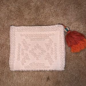 UNIVERSAL THREAD POUCH